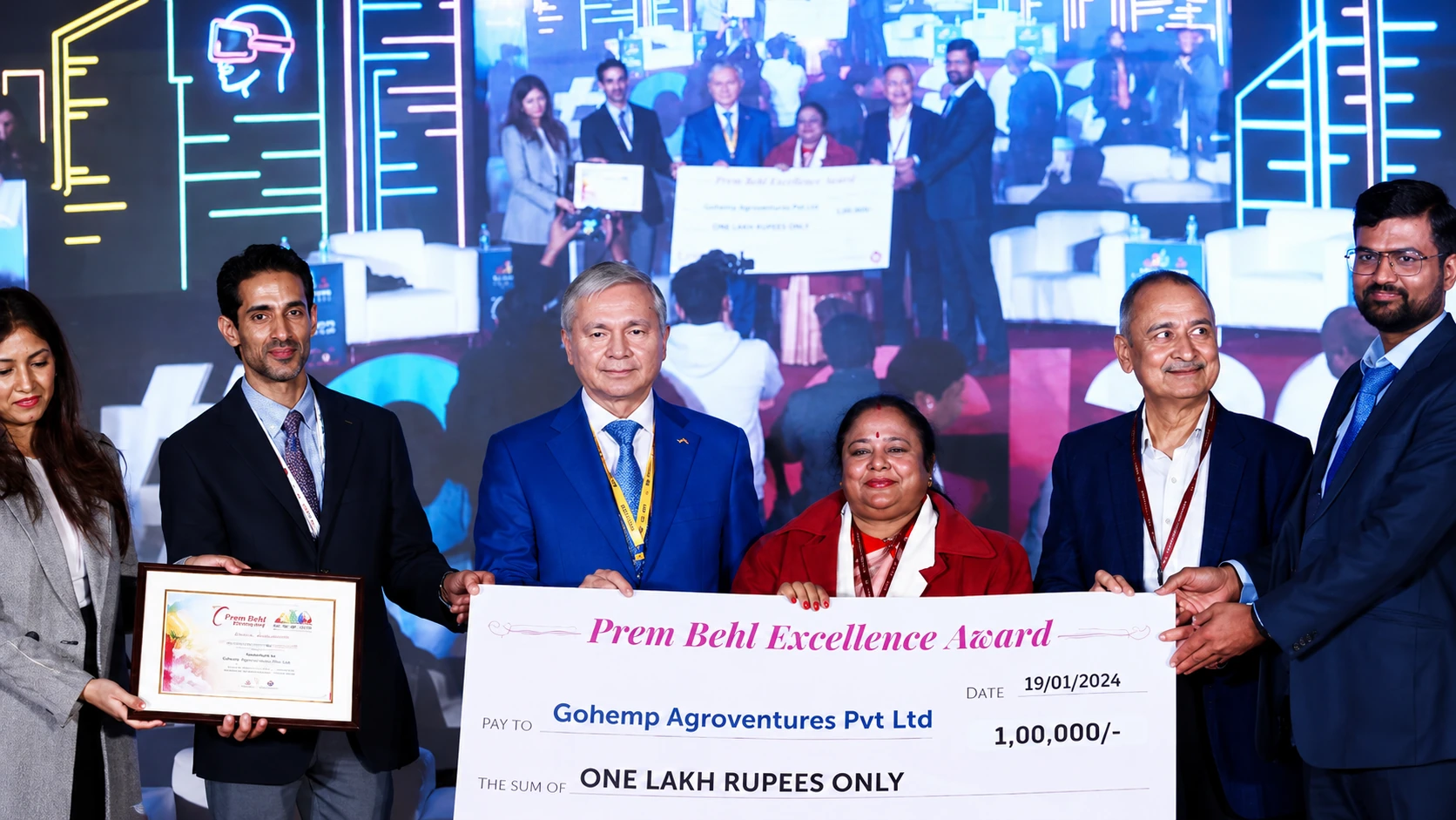 Gohemp receiving the Prem Behl Excellence Award